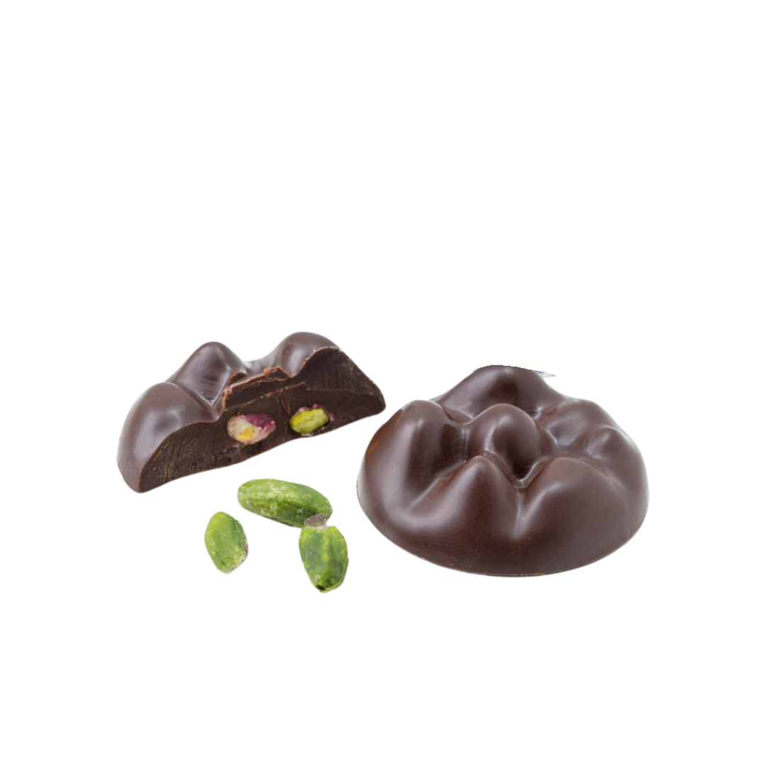 Milchschokoladenhaufen mit Pistazien - شوكولاتة مرة بالفستق الحلبي