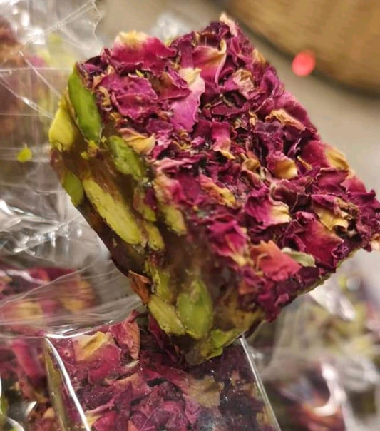 Raha-Pistazien gefüllt -Rosenblätter راحة محشية بالفستق الحلبي مغلفة بالورد Ab 250g